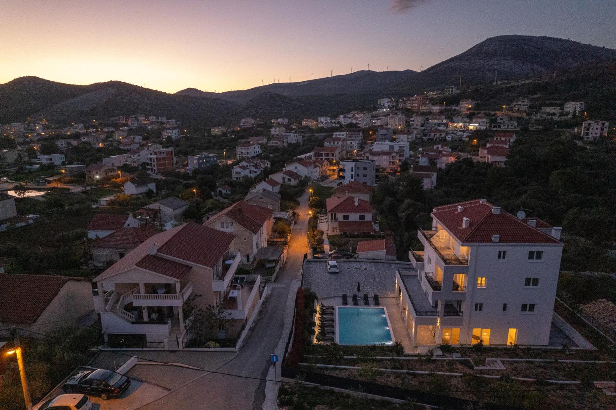 Villa Barbara & Zoran With Free Parking And Heated Swimming Pool 希杰·弗朗吉卡 外观 照片