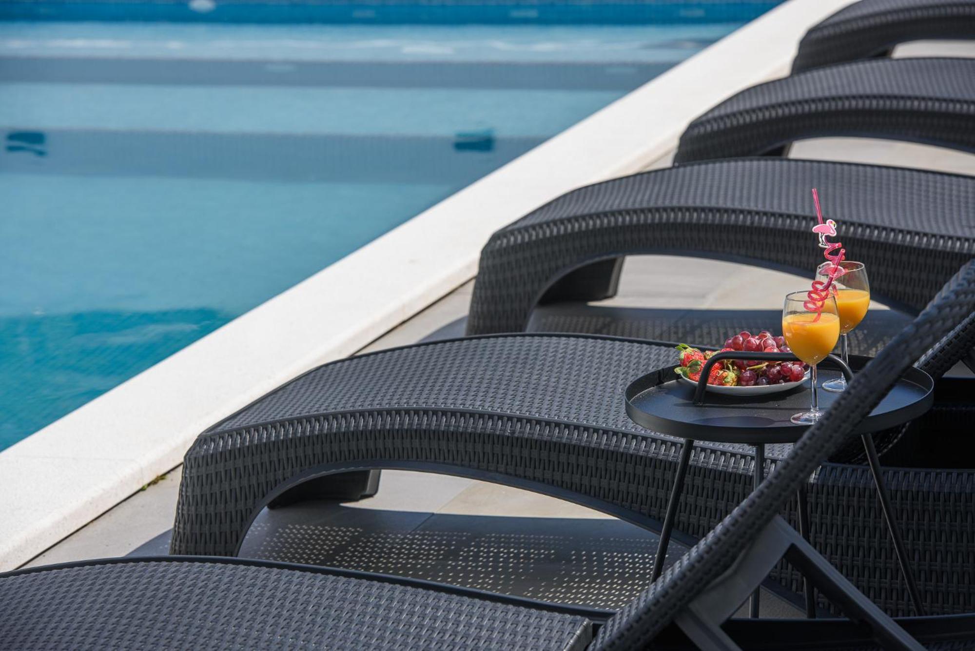 Villa Barbara & Zoran With Free Parking And Heated Swimming Pool 希杰·弗朗吉卡 外观 照片