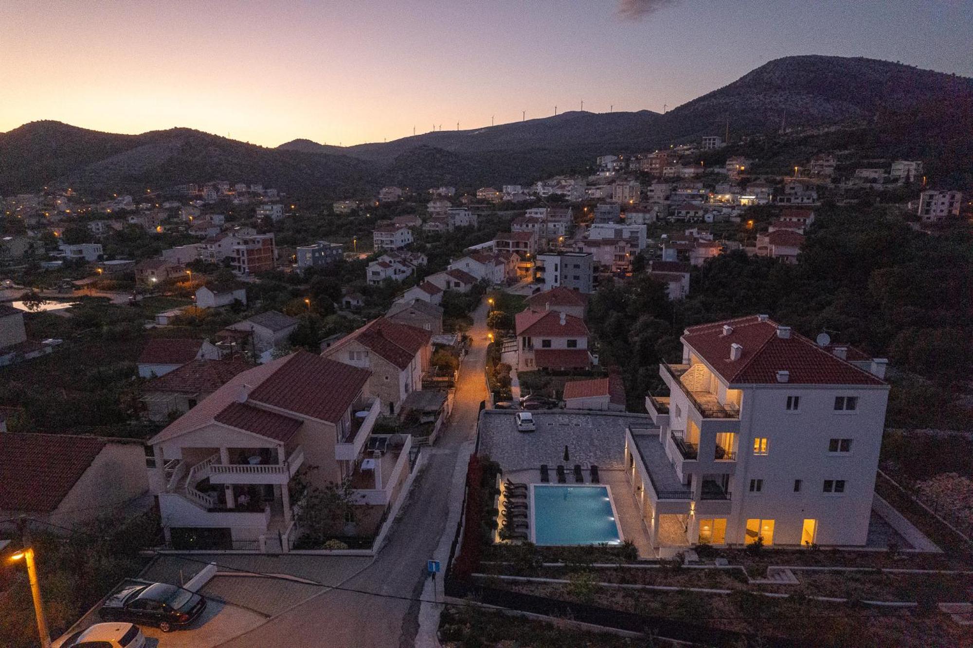 Villa Barbara & Zoran With Free Parking And Heated Swimming Pool 希杰·弗朗吉卡 外观 照片
